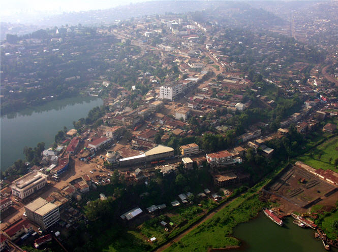 Vue arienne de la ville de Bukavu
