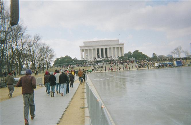 Ambiance au Lincoln Memorial quelques heures aprs l'inauguration historique du premier Prsident Noir des tats-Unis. Lincoln, l'un des hros du Prsident Barack Obama qui abolit l'esclavage des Noirs aux tats-Unis. 