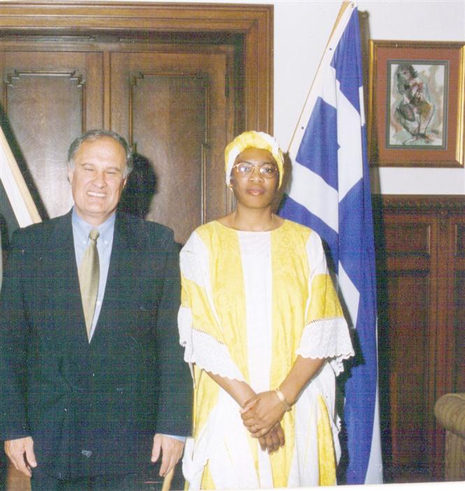 Madame Marie-Thrse Batrice KUMBAKISAKA avec monsieur Jacob l'Ambassadeur Sud-Africain en Grce 