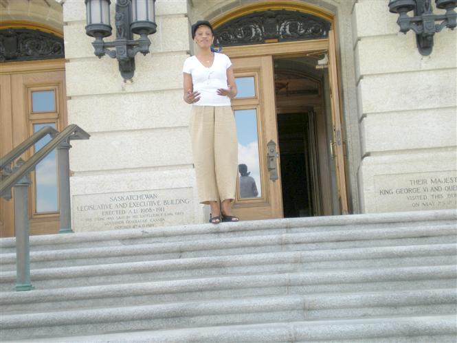 Un endroit historique, le palais lgislatif de Regina, Madame Marie-Thrse Batrice KUMBAKISAKA Canada, t 2009)