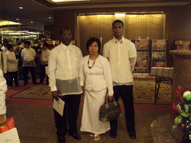 Mr. and Mrs Lutia and Elder son Ju-Young, celebrating True Children's day on Dec 19,2010
