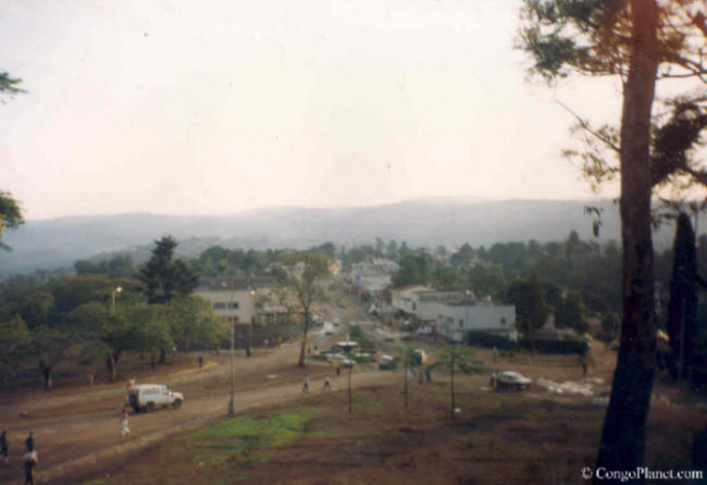 Place Mulamba vue de l'entre du Collge Alfajiri (Bukavu, Sud Kivu, 1995)