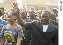 Joseph Kabila and his wife Olive, left, wave to supporters as they arrive at the airport in Kinshasa, Democratic Republic of Congo, Friday, July 28, 2006