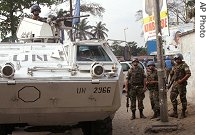 UN troops on patrol in Kinshasa, Aug. 22, 2006<br />