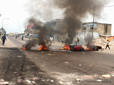 Protesters against the new electoral law burn tires in Kinshasa on 1.19.2015