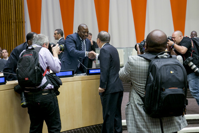 Secretary-General Ban Ki-moon greets DR Congo President Joseph Kabila