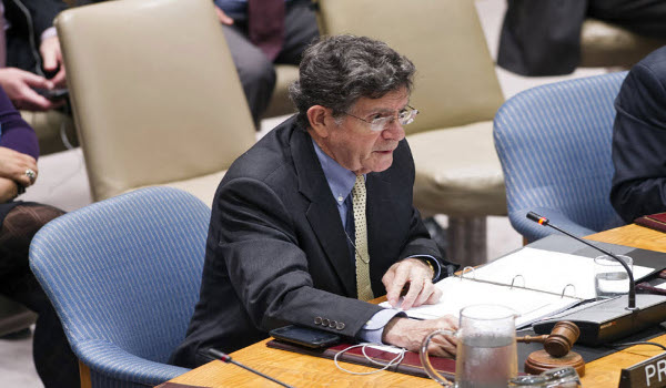 Amb. Gert Rosenthal of Guatemala presides over the Security Council meeting on the situation in the Democratic Republic of the Congo (DRC). UN Photo/Eskinder Debebe