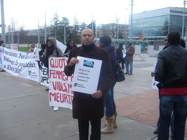 Manifestation, place des Nations à Genève, organisée par CORPUS et Amnesty international pour dénoncer les violences faites aux civils dans le Kivu.