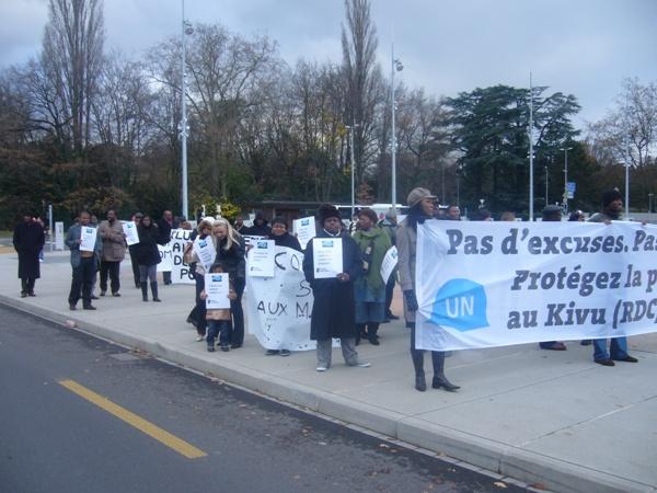 Manifestation organisée par l'ONG Corpus avec l'aide d'Amnesty International devant le Palais des nations à Genève, samedi 22 novembre 08.