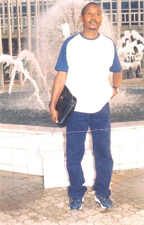 Pascal Muanda sur le jardin du Port de Luanda
