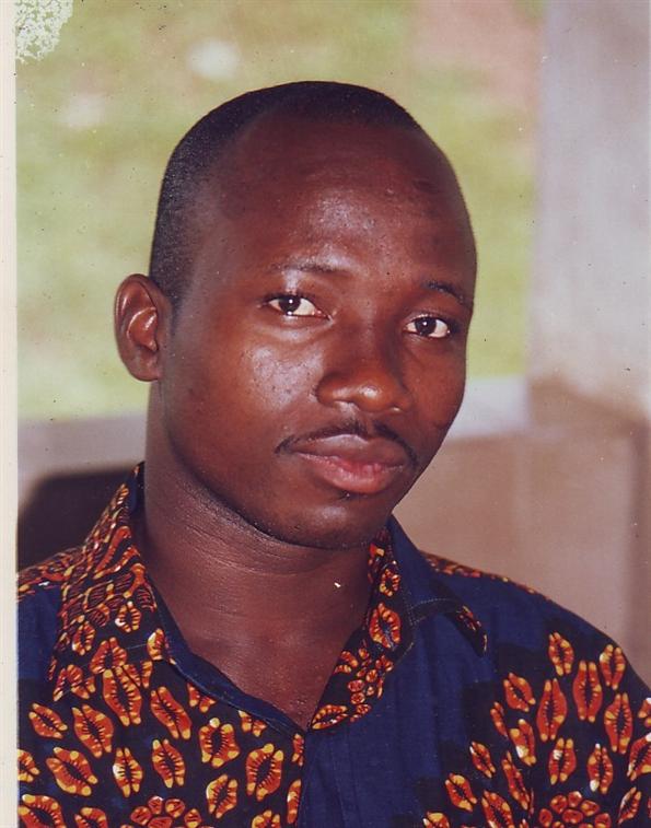 Un Homme qui observe l'avenir du Congo avec assez d'espoir amoureux de la rumba congolaise de FERRE GOLA ET PAPA WEMBA