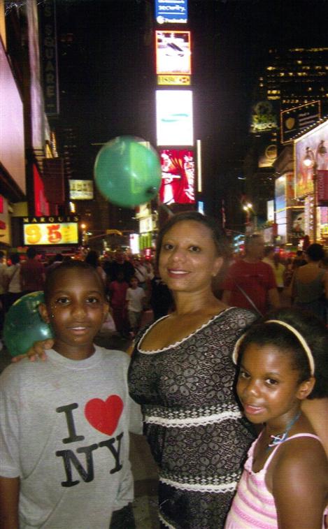 Salama, Bruce, et Olivia à Times Square (New York)