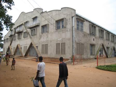 La plus grande église au Kasaï Oriental nommée Tabernacle de Mbujimayi. sis avenue Luputa n° 36, Commune de la Muya, Ville de Mbujimayi.