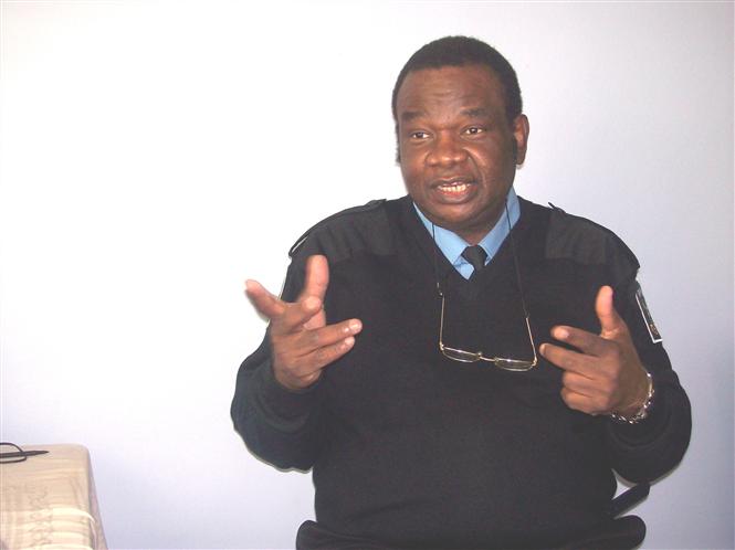 Outre le média, Dr. Léopold Useni Yumbi Kumbakisaka a une autre responsabilité sur le plan de relation, Marketing et communication (Canada 2010)