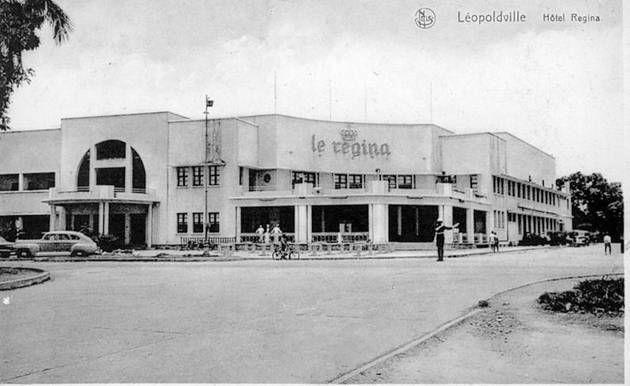 Hotel Régina: carte postale ancienne, au croisement du boulevard Albert 1er et une partie (a gauche) de la