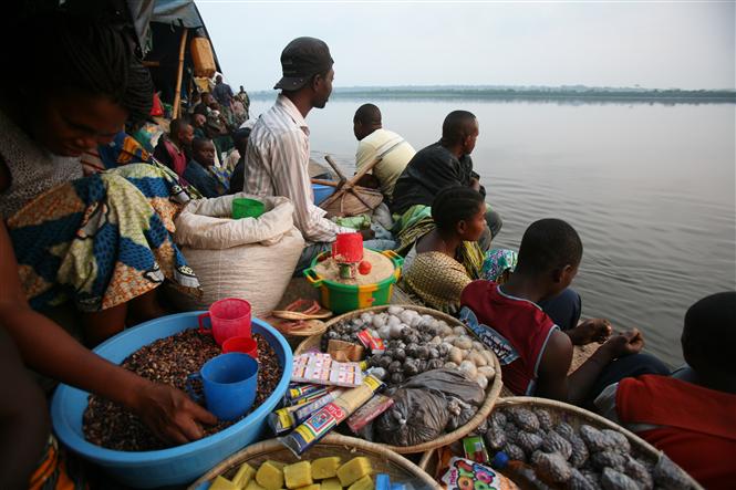 Ebale Ya Congo. By river boat from Kisangani to Lisala